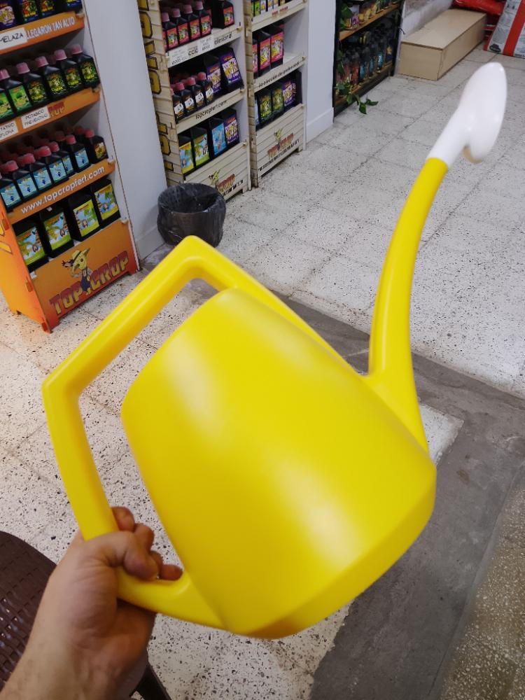 Regadera de seis litros del catálogo de BÔ